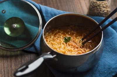 疫情时期吃什么？很多人选泡面，泡面吃了会胖吗 饮食减肥 第1张