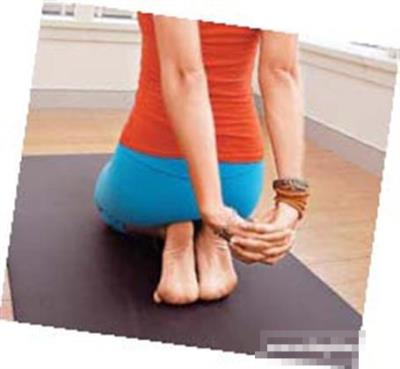 超简单一个瑜伽动作 丰胸又提气质(图) 丰胸 第1张