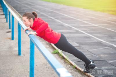 背部赘肉多怎么办？4个运动坚持做，背部线条轻松显现 美背 第1张