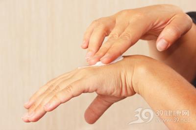 如何按摩瘦手臂 从此摆脱蝴蝶袖 按摩减肥 第1张