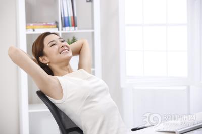 练习瘦腰美背操 消灭赘肉 塑造优美形体 瘦腰 第1张-瘦瘦减肥网 练习瘦腰美背操 消灭赘肉 塑造优美形体 瘦腰 第1张