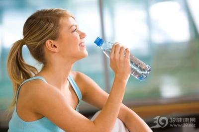 一天坐8小时,还怎么减肥?4个小动作,帮你实现目标 减肥 第2张-瘦瘦减肥网 一天坐8小时,还怎么减肥?4个小动作,帮你实现目标 减肥 第2张