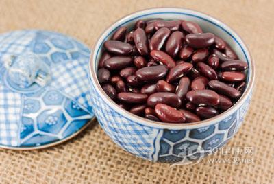 睡前吃5种食物防止水肿 饮食减肥 第1张