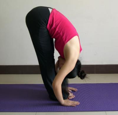 教练示范减肥瑜伽 快速瘦全身(图) 瑜伽减肥 第3张