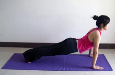 教练示范减肥瑜伽 快速瘦全身(图) 瑜伽减肥 第6张