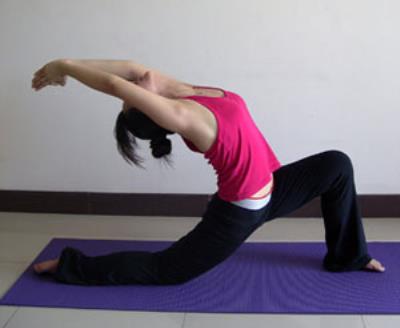 教练示范减肥瑜伽 快速瘦全身(图) 瑜伽减肥 第4张